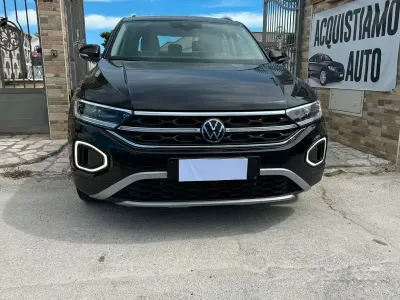 Usata VW T-Roc R-line 150 CV (110 kW) 2022 Nero SUV