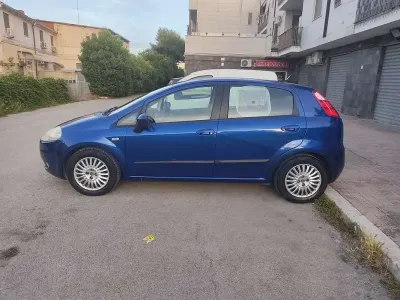 Usata Fiat Grande Punto Dynamic 90 CV (66 kW) 2006 Blu Utilitaria