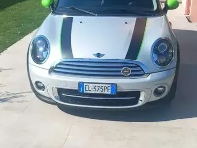 Usata Mini Cooper D 111 CV (81 kW) 2012 Utilitaria