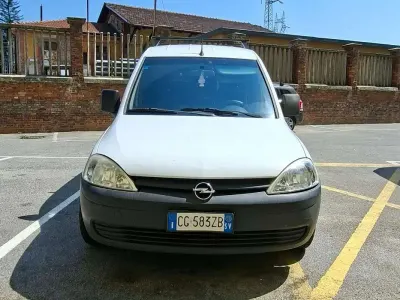 Usata Opel Combo 75 CV (55 kW) 2003 Bianco Monovolume