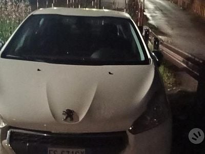 Usata Peugeot 208 82 CV (60 kW) 2013 Bianco Utilitaria