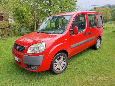 Usata Fiat Doblò Family 77 CV (56 kW) 2008 Rosso Monovolume
