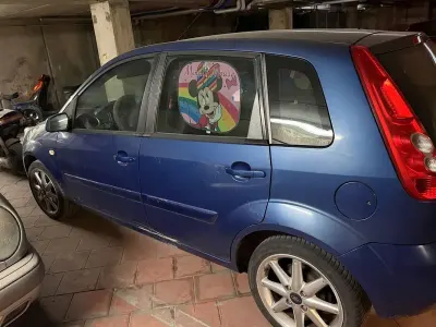 Usata Ford Fiesta Titanium 75 CV (55 kW) 2008 Blu/azzurro Utilitaria