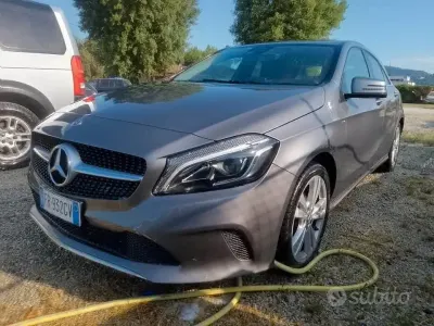 Usata Mercedes A180 Premium 109 CV (80 kW) 2018 Grigio Berlina