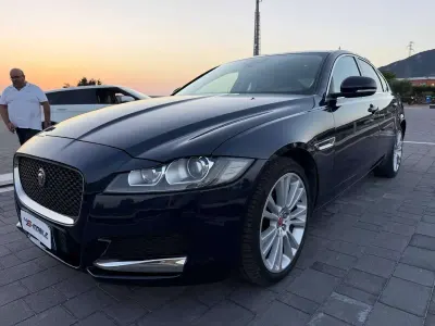 Usata Jaguar XF Prestige 179 CV (131 kW) 2018 Blu/azzurro Berlina