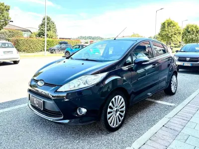 Usata Ford Fiesta 82 CV (60 kW) 2009 Nero Berlina