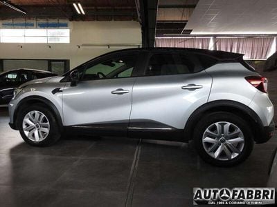 Usata Renault Captur Zen 101 CV (74 kW) 2020 Grigio chiaro SUV