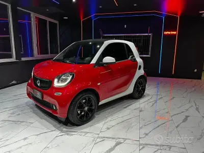 Begagnad Smart ForTwo Coupé Passion 71 HK (52 kW) 2020 Röd Halvkombi