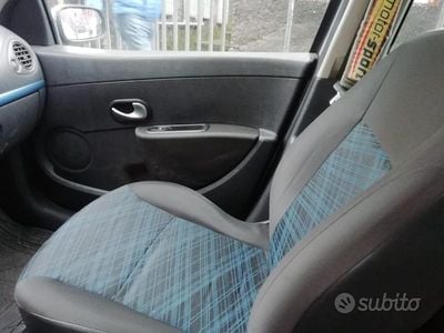 Usata Renault Clio II 82 CV (60 kW) 2008 Grigio Berlina