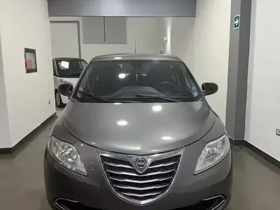 Usata Lancia Ypsilon Gold 60 CV (44 kW) 2015 Utilitaria