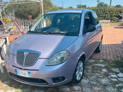 Usata Lancia Ypsilon 69 CV (50 kW) 2010 Viola Utilitaria