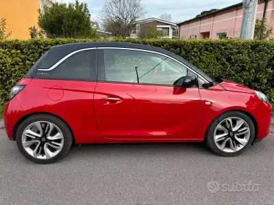 Usata Opel Adam Slam 69 CV (50 kW) 2013 Rosso Utilitaria