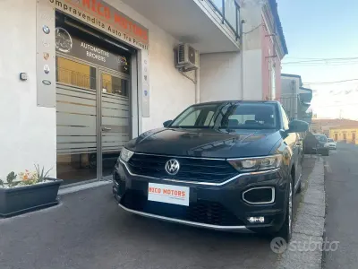 Usata VW T-Roc Advance 116 CV (85 kW) 2019 Grigio SUV