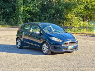 Usata Ford Fiesta 75 CV (55 kW) 2015 Blu Utilitaria