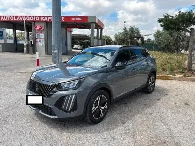 Usata Peugeot 2008 Allure 100 CV (73 kW) 2024 Grigio SUV