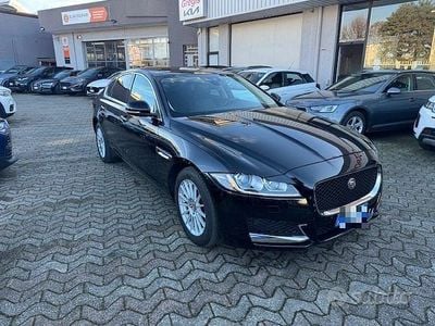 Usata Jaguar XF Prestige 180 CV (132 kW) 2018 Nero Berlina