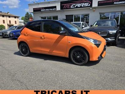 Begagnad Toyota Aygo X-wave 72 HK (52 kW) 2019 Grå Halvkombi