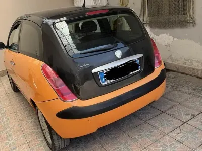 Usata Lancia Ypsilon 60 CV (44 kW) 2006 Arancione Utilitaria