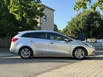Usata Kia Ceed 90 CV (66 kW) 2015 Grigio Utilitaria