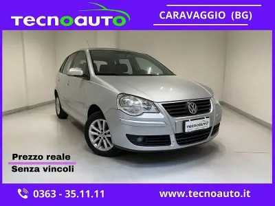 Usado VW Polo Comfortline 70 CV (51 kW) 2008 Plateado Utilitario