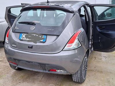 Usata Lancia Ypsilon Gold 69 CV (50 kW) 2023 Grigio Utilitaria