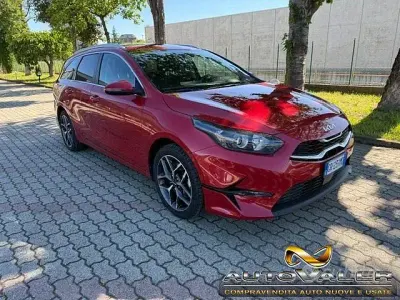 Usata Kia Ceed Sportswagon 136 CV (100 kW) 2023 Rosso Station wagon