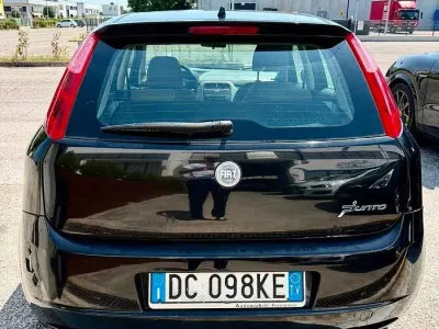 Usata Fiat Grande Punto 65 CV (47 kW) 2006 Nero Utilitaria