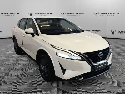 Usata Nissan Qashqai Acenta 140 CV (102 kW) 2022 Bianco / metallizzato SUV