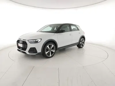 Usata Audi A1 Comfort 110 CV (80 kW) 2023 Bianco ghiacciaio metallizzato nero mito SUV