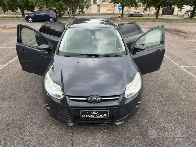 Usata Ford Focus Individual 116 CV (85 kW) 2014 Grigio Station wagon