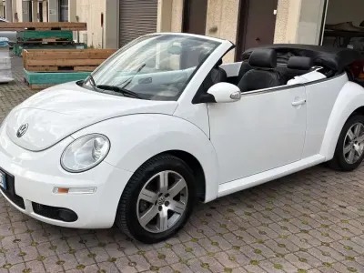 Usata VW New Beetle 105 CV (77 kW) 2010 Bianco Utilitaria