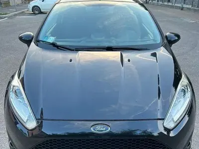 Usata Ford Fiesta 80 CV (58 kW) 2015 Nero Utilitaria