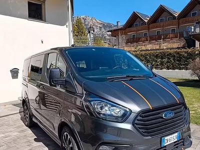 Begagnad Ford Tourneo Sport 170 HK (125 kW) 2023 Grå Minibuss