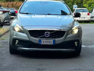 Usata Volvo V40 190 CV (139 kW) 2014 Grigio Berlina