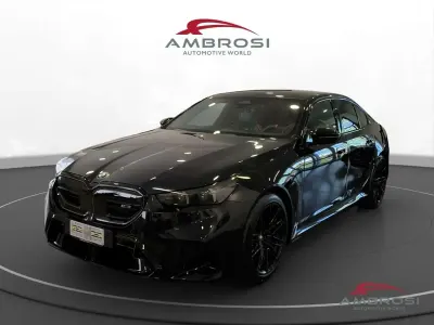 Ny BMW M5 Comfort Edition 727 HK (534 kW) 2025 Grå Sedan