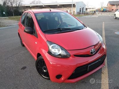 Usata Toyota Aygo Connect Style 68 CV (50 kW) 2013 Rosso Utilitaria