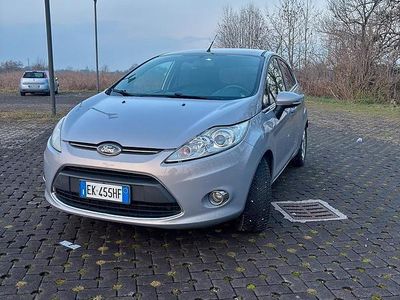 Usata Ford Fiesta 96 CV (70 kW) 2011 Grigio Utilitaria