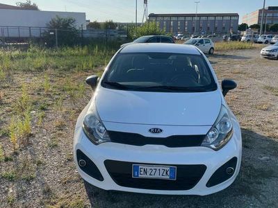 usata Kia Rio 1.1 diesel 2012 Neopatentati