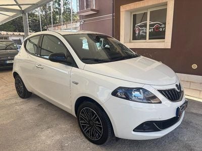 Usata Lancia Ypsilon Gold 69 CV (50 kW) 2022 Bianco Utilitaria