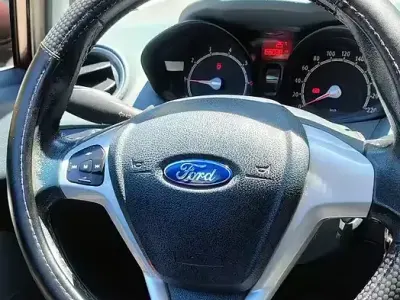 Usata Ford Fiesta 97 CV (71 kW) 2010 Berlina