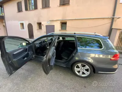Usata VW Passat Highline 170 CV (125 kW) 2011 Blu Station wagon