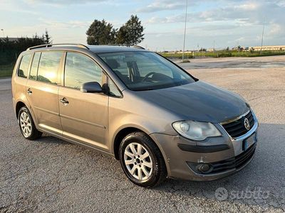 Begagnad VW Touran 109 HK (80 kW) 2007 Minibuss
