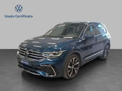 Usata VW Tiguan R-line 200 CV (147 kW) 2023 Nightshade blue metallizzato SUV