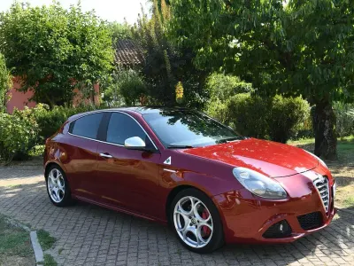 Usata Alfa Romeo Giulietta Quadrifoglio Verde 235 CV (172 kW) 2011 Rosso Utilitaria