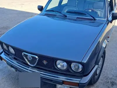 Usata Alfa Romeo Alfetta 130 CV (95 kW) 1984 Grigio Berlina