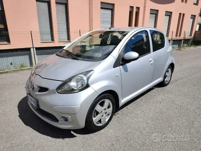 Second-hand Toyota Aygo 68 CP (50 kW) 2008 Gri Hatchback