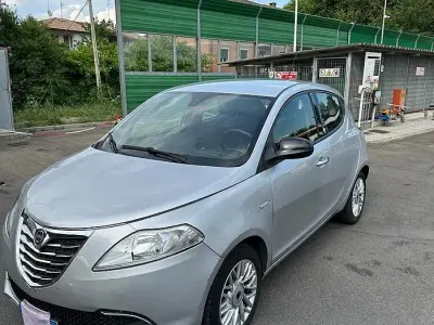 Usata Lancia Ypsilon 69 CV (50 kW) 2014 Grigio Utilitaria