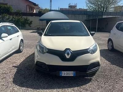 Usata Renault Captur 90 CV (66 kW) 2015 Beige SUV