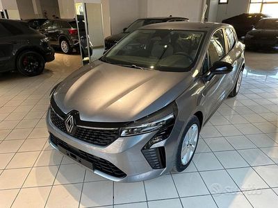 Nuova Renault Clio V Evolution 101 CV (74 kW) 2025 Grigio Berlina