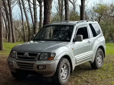 Usata Mitsubishi Pajero 165 CV (121 kW) 2000 Grigio SUV